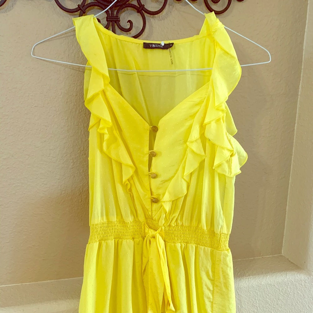 Adorable yellow dress!!